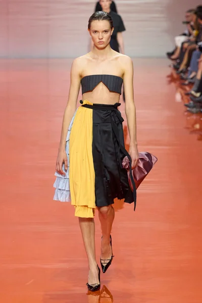 Look 8